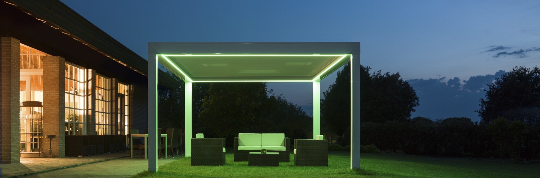 Pergola bioclimatique avec éclairage Led intégré