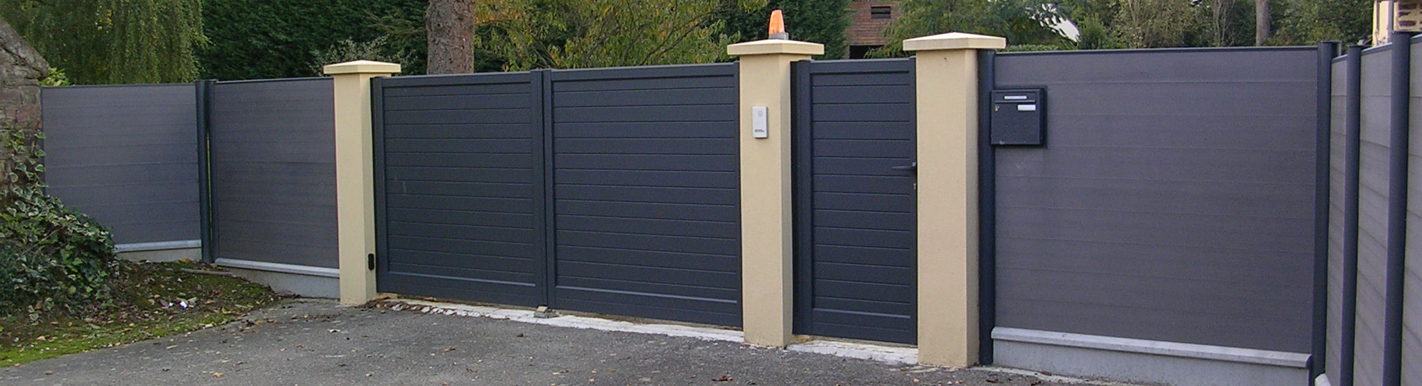 Portail battant avec portillon, gris anthracite RAL 7016