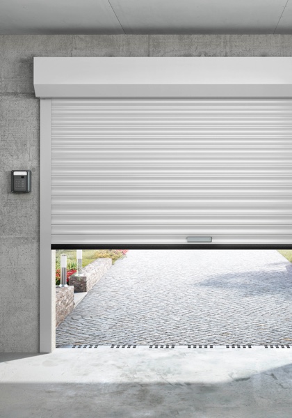 Porte de garage enroulale sur mesure, lames aluminium 77mm laquées blanches