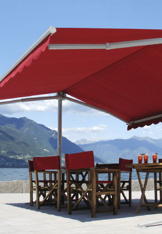 Store terrasse double pente, avec salon de jardin